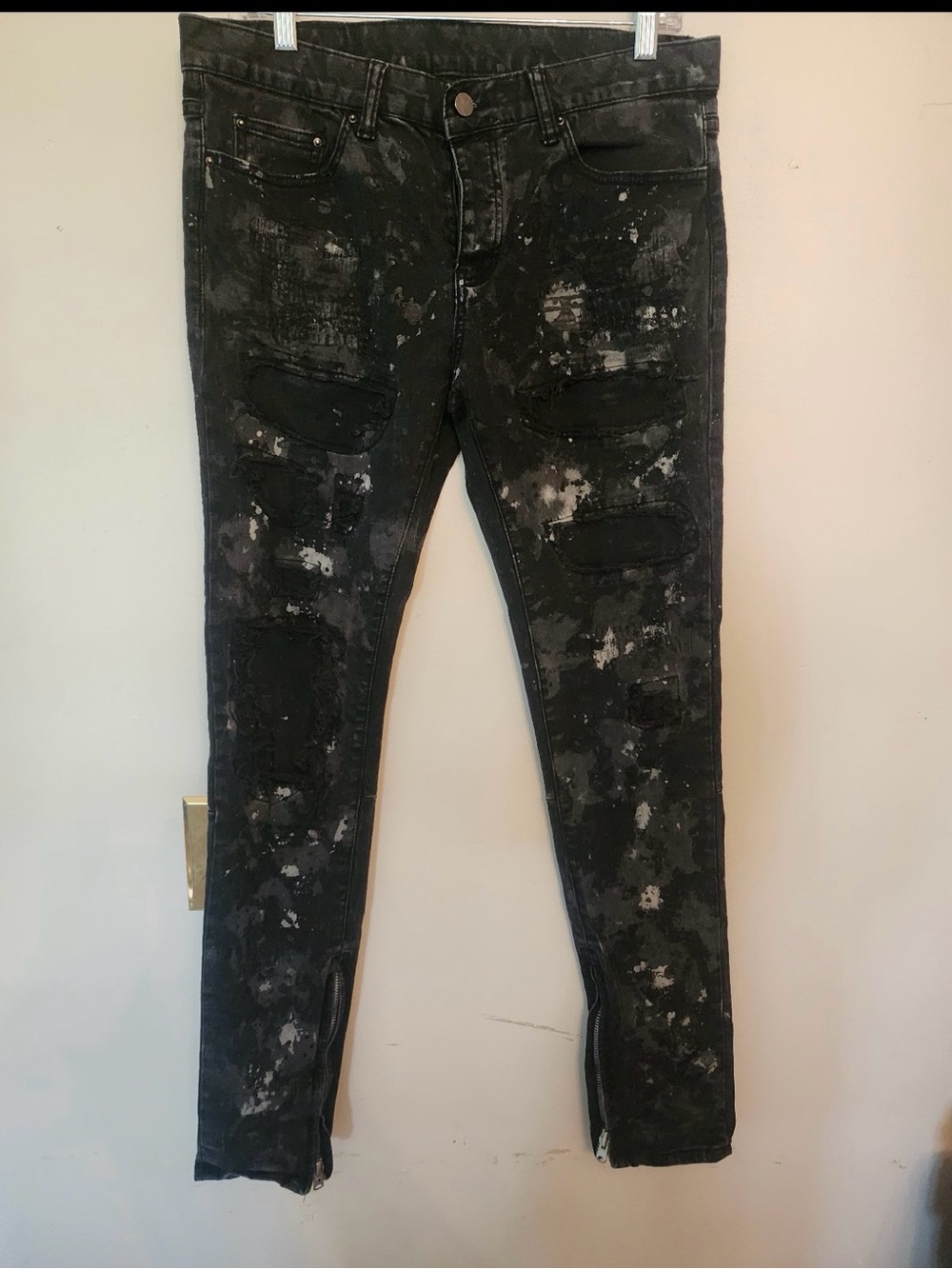 MNML Men’s Jeans Size 33 Button Fly Distressed Denim, black